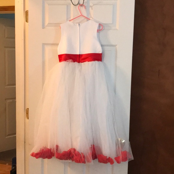 Flower girl dress. Petals in skirt removable bow - Picture 4 of 5